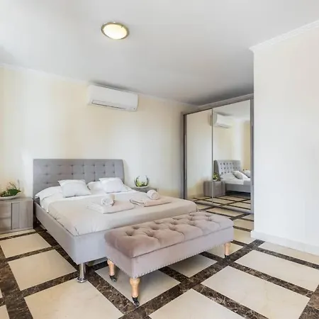Bastide Saint Louis/ 8 Chambres * 昂蒂布
