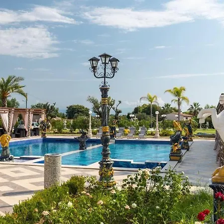 Bastide Saint Louis/ 8 Chambres 招待所 昂蒂布