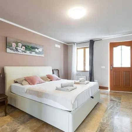招待所 Bastide Saint Louis/ 8 Chambres 昂蒂布