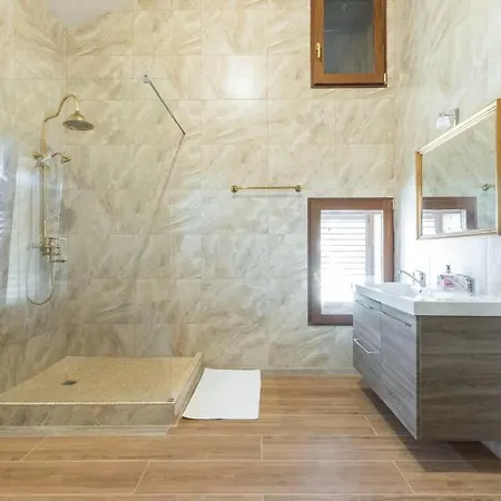 招待所 Bastide Saint Louis/ 8 Chambres 昂蒂布