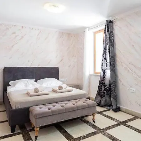招待所 Bastide Saint Louis/ 8 Chambres 昂蒂布